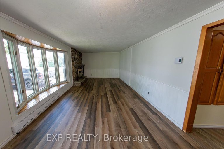 28606247/84-kenyon-street-e/alexandria/north-glengarry/ontario/K0C1A0_5