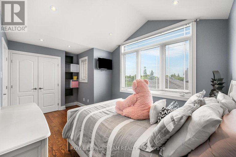 28807966/49-savuto-way/meadowlandscrestview/ottawa/ontario/K2G2T2_30