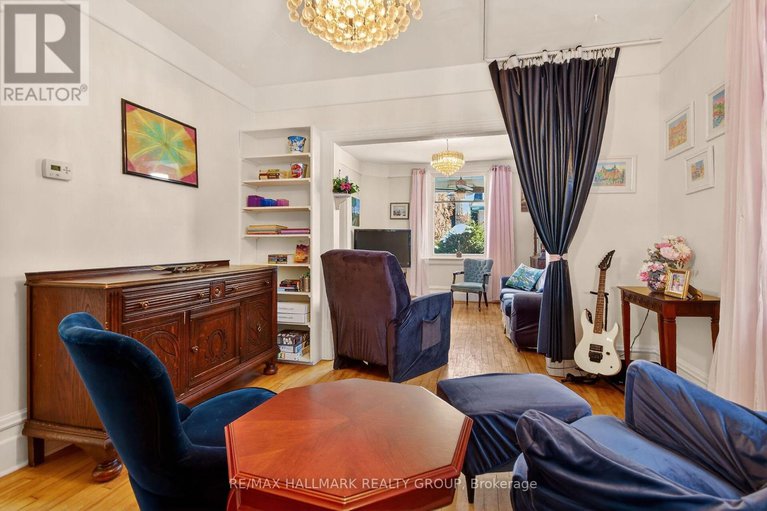 29421781/512-melbourne-avenue/mckellarhighland/ottawa/ontario/K2A1W5_12