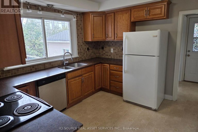 29555442/30-sunnycrest-drive/city-viewskylinefisher-heightsparkwood-hills/ottawa/ontario/K2E5Y2_5