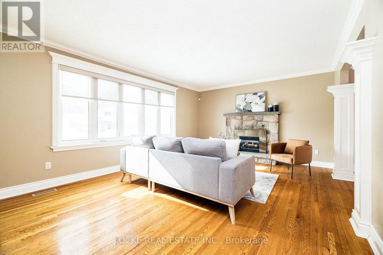 29431769/279-hoylake-crescent/bilberry-creekqueenswood-heights/ottawa/ontario/K1E1M1_4