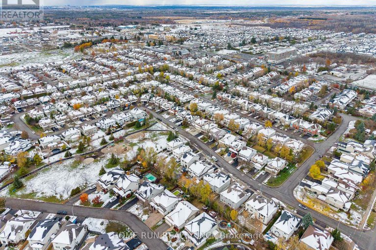 29106272/517-devonwood-circle/blossom-parkkemp-parkfindlay-creek/ottawa/ontario/K1T4E4_46