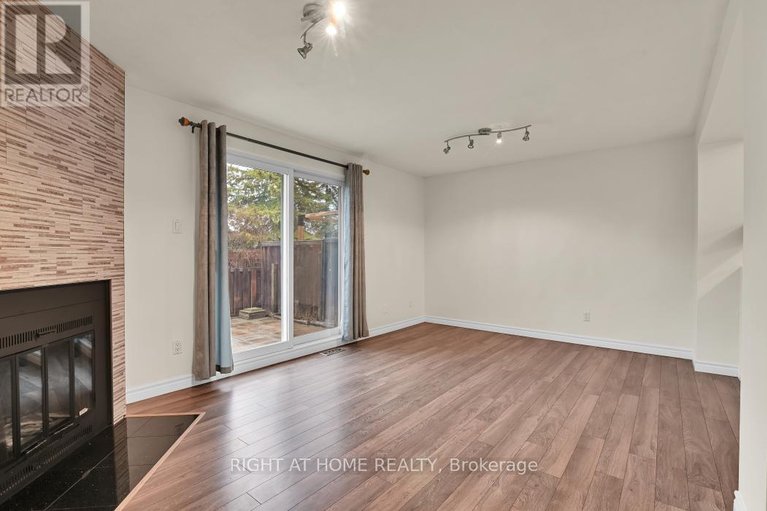 29603149/e-1700-lamoureux-drive/queenswood-heights-south/ottawa/ontario/K1E2N2_11