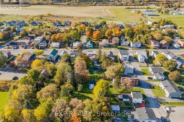 28642527/93-high-street/vankleek-hill/champlain/ontario/K6A1B4_30