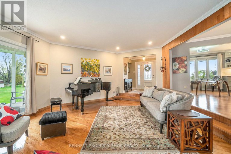 28309432/39-front-street-e/alexandria/north-glengarry/ontario/K0C1A0_4