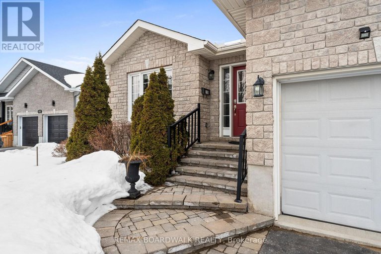 29430722/110-templeton-court/kemptville/north-grenville/ontario/K0G1J0_2