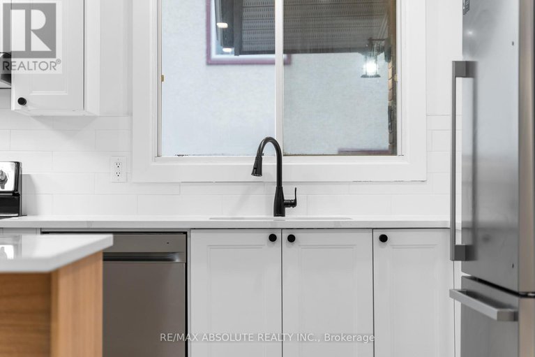 29159019/14-mulvagh-avenue/borden-farmstewart-farmcarleton-heightsparkwood-hills/ottawa/ontario/K2E6M6_15