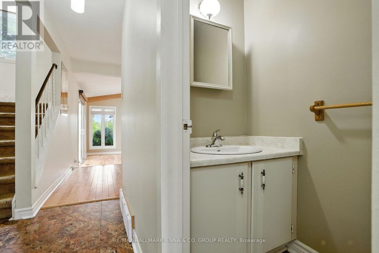 28807492/1115-st-emmanuel-terrace/convent-glen-north/ottawa/ontario/K1C2J6_15