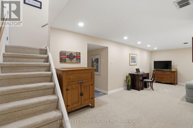 29577720/1298-woodside-drive/copeland-park/ottawa/ontario/K2C2G9_24