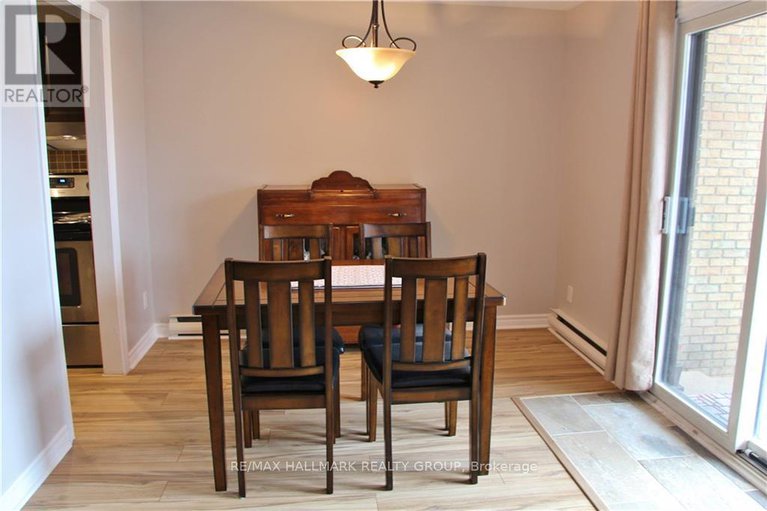 29249916/4-14-sweetbriar-circle/pheasant-run/ottawa/ontario/K2J2K4_6