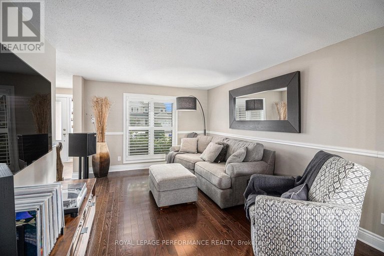 29629038/653-thicket-way/fallingbrookgardenway-south/ottawa/ontario/K4A3A7_6