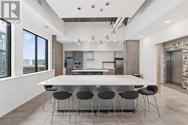 29292677/816-105-champagne-avenue-s/west-centre-town/ottawa/ontario/K1S5E5_20