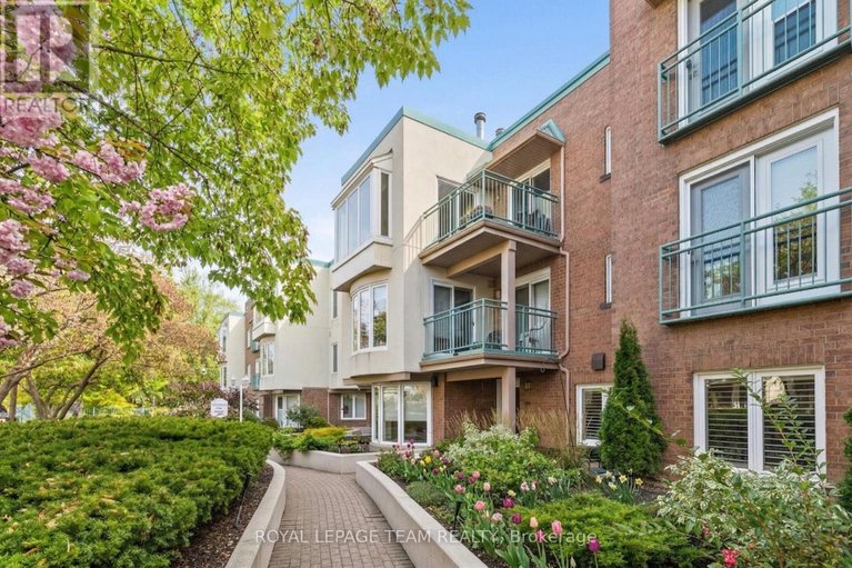 29581111/202d-1-columbus-avenue/overbrook/ottawa/ontario/K1K4L1_1