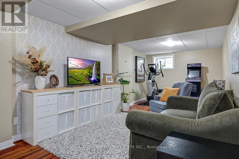 29639209/382-verdon-private/hunt-club-parkgreenboro/ottawa/ontario/K1T3A3_18