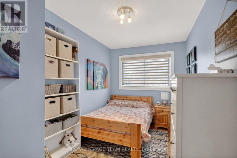 29456628/998-harkness-avenue-avenue/riverside-park/ottawa/ontario/K1V6P2_21