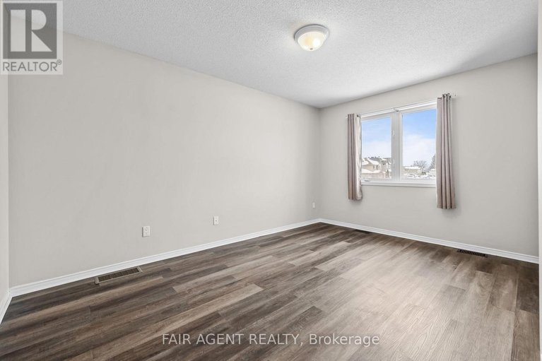 29495953/165-dahlia-street/town-of-rockland/clarence-rockland/ontario/K4K0G1_13