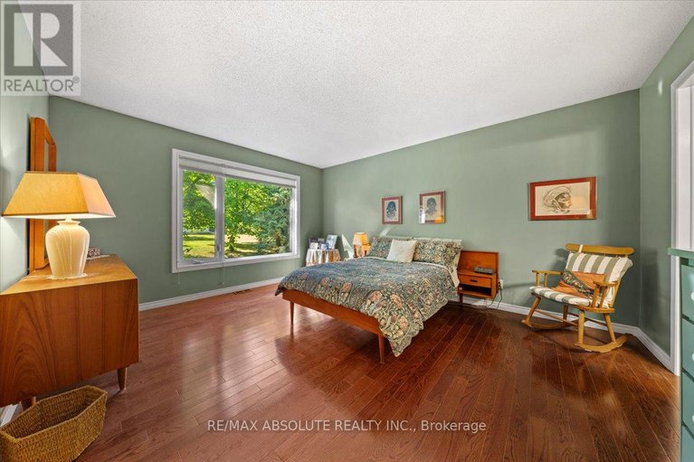 28645750/8-pine-needles-court/stittsville-central/ottawa/ontario/K2S1G5_25