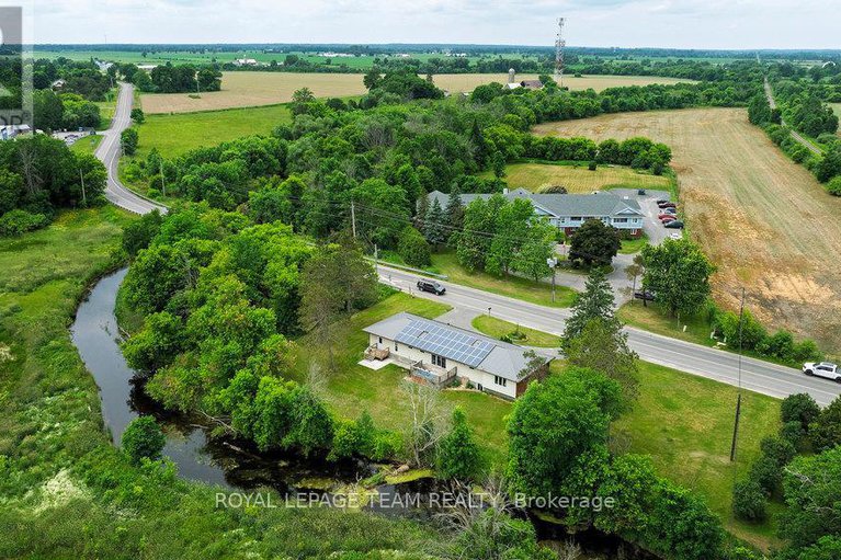 29224787/517-donald-b-munro-drive/carp/ottawa/ontario/K0A1L0_4