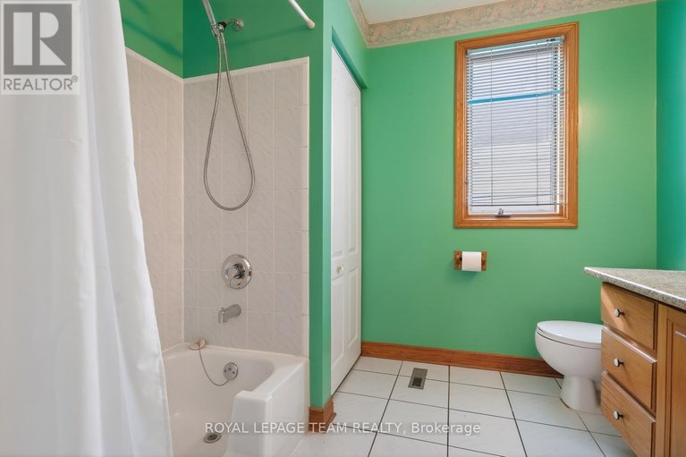 29546400/336-ducharme-boulevard/vanier/ottawa/ontario/K1L6T6_12