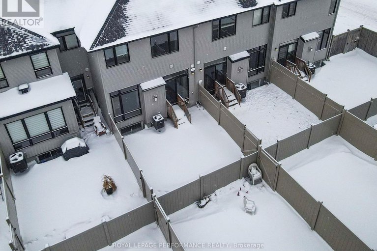 29228458/669-cordelette-circle-e/mer-bleuebradley-estatesanderson-park/ottawa/ontario/K1W0P2_36