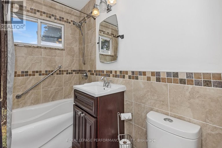 28956685/890-bermuda-avenue/overbrookcastle-heights/ottawa/ontario/K1K0V9_12