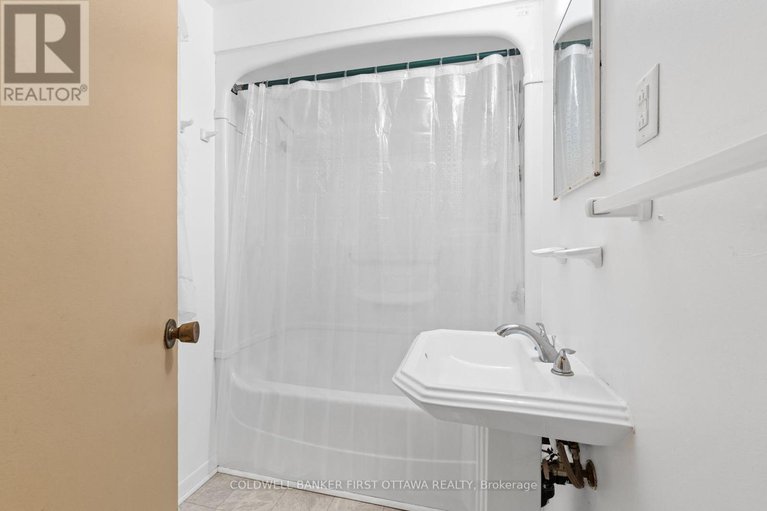 28932809/895-dundee-avenue/queensway-terrace-north/ottawa/ontario/K2B5T2_31