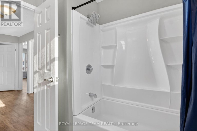 29430721/1604-proulx-drive/fallingbrookpineridge/ottawa/ontario/K4A1T5_31