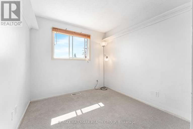 28819606/41-sovereign-avenue/craig-henrywoodvale/ottawa/ontario/K2G4W8_33