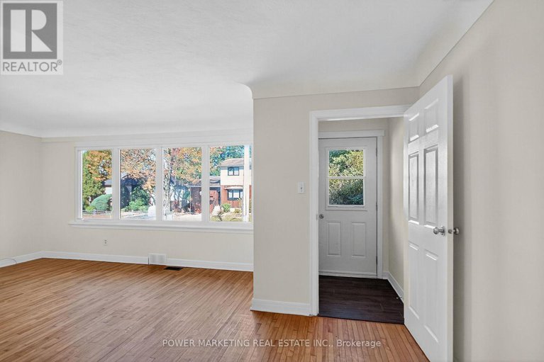 28690324/528-mutual-street/castle-heights/ottawa/ontario/K1K1C6_4