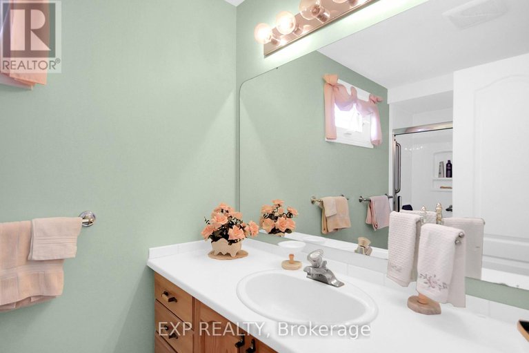 28705639/2104-gardenway-drive/fallingbrookgardenway-south/ottawa/ontario/K4A3K2_15