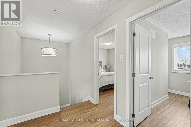 29649579/633-geranium-walk/stittsville-north/ottawa/ontario/K2S2J3_17