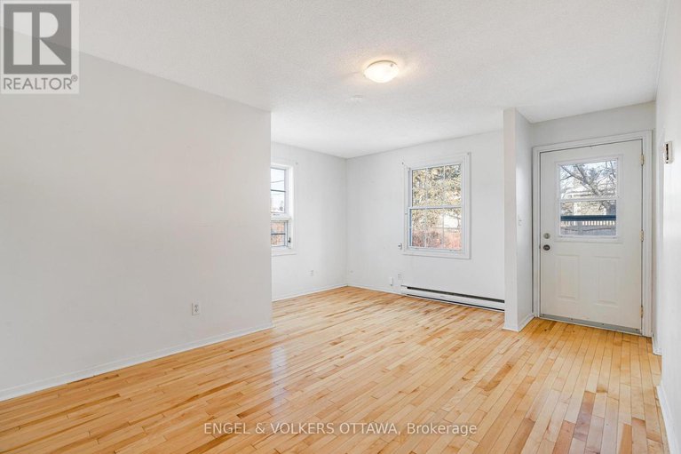 28518978/467-edgeworth-avenue/woodroffe/ottawa/ontario/K2B5L2_14