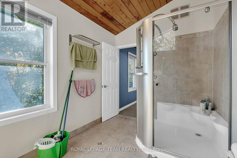 29111605/2322-summerside-drive/manotick-east-to-manotick-station/ottawa/ontario/K4M1B4_25