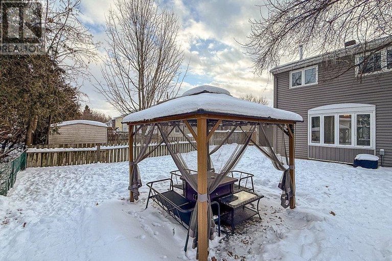 29284371/2390-rondel-street/blackburn-hamlet-south/ottawa/ontario/K1B4M2_34