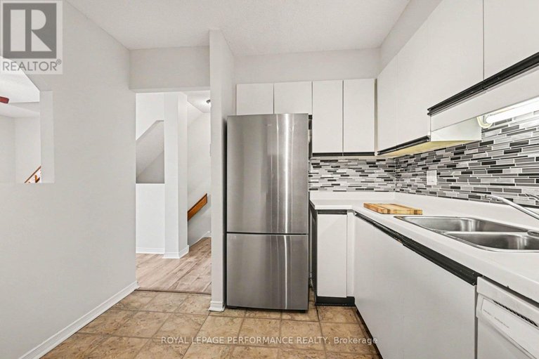 29675872/217-8-terrace-drive/westcliffe-estates/ottawa/ontario/K2H9J2_11