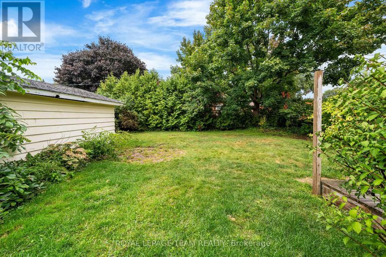28819611/31-savuto-way-street/meadowlandscrestview/ottawa/ontario/K2G2S9_36