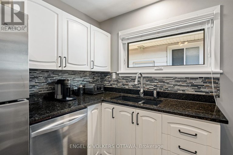 28638374/2097-neepawa-avenue/carlingwood/ottawa/ontario/K2A3L8_13