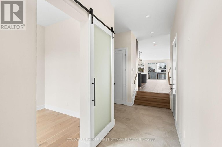 28476741/507-edison-avenue/mckellarhighland/ottawa/ontario/K2A1V3_3