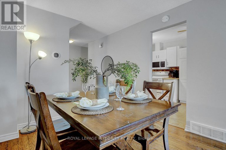 29178454/34-stokes-crescent/glencairnhazeldean/ottawa/ontario/K2L2Z4_5