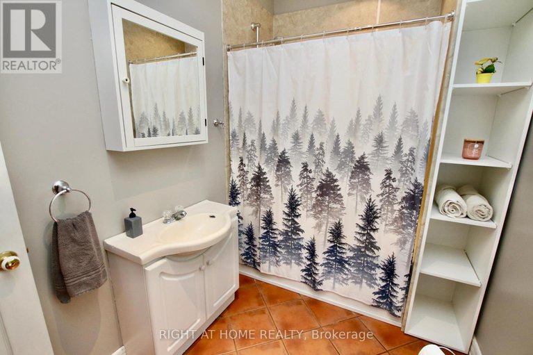 28500319/13928-connaught-road-s/north-dundas-winchester-twp/north-dundas/ontario/K0C1H0_18