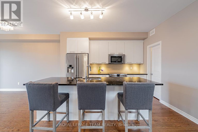 28252866/768-cedar-creek-drive/blossom-parkkemp-parkfindlay-creek/ottawa/ontario/K1T0B2_21