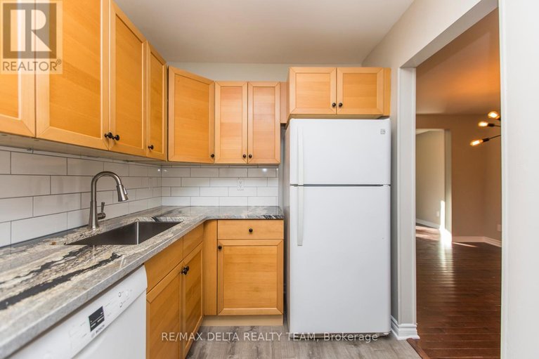 29517311/8-323-monica-crescent/bilberry-creekqueenswood-heights/ottawa/ontario/K1E3N6_15