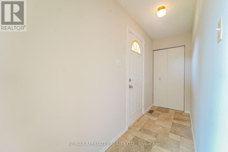 28708608/208-old-colony-road-e/glencairnhazeldean/ottawa/ontario/K2L1M7_6