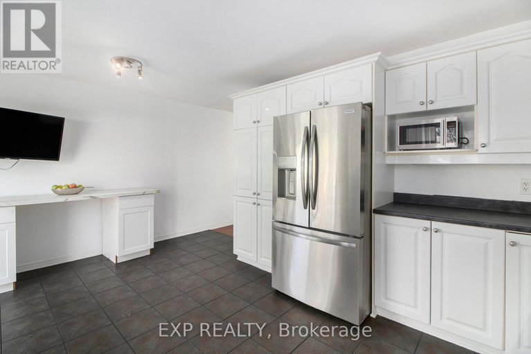 29033122/234-sandra-crescent/town-of-rockland/clarence-rockland/ontario/K4K1R6_11