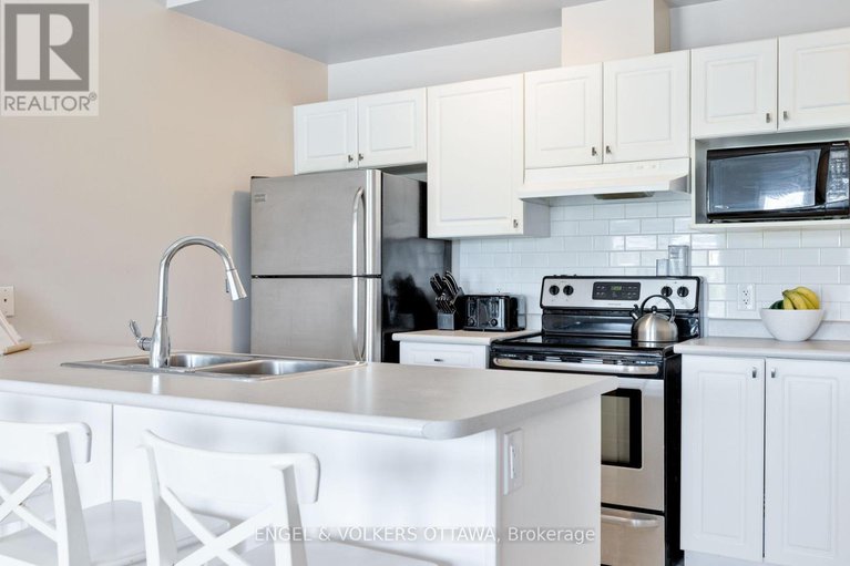 28491799/4-44-sternes-private/springridgeeast-village/ottawa/ontario/K4A0X8_15
