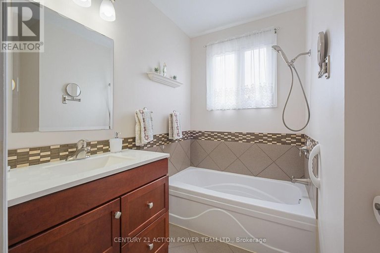 29647357/1535-st-georges-street/bilberry-creekqueenswood-heights/ottawa/ontario/K1E1R1_32