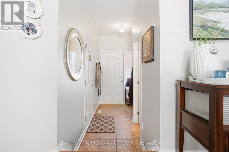 29570905/1092-brasseur-crescent/fallingbrookgardenway-south/ottawa/ontario/K4A5A1_4