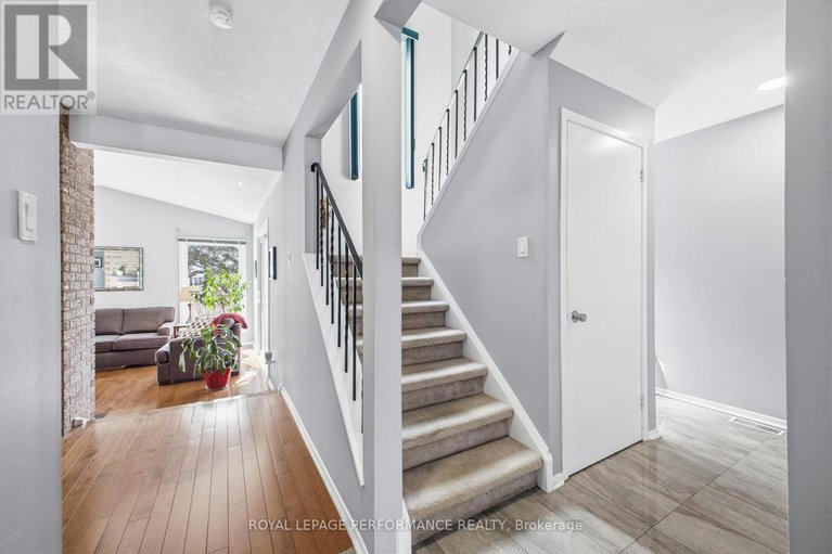 29516247/1089-st-emmanuel-terrace/convent-glen-north/ottawa/ontario/K1C2J6_19