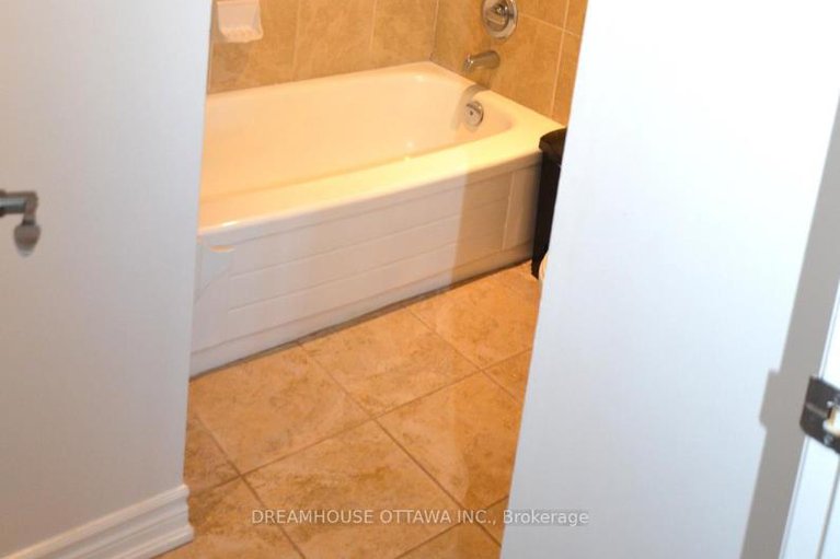 29057967/107-1490-heron-road/heron-gate/ottawa/ontario/K1V6A5_19