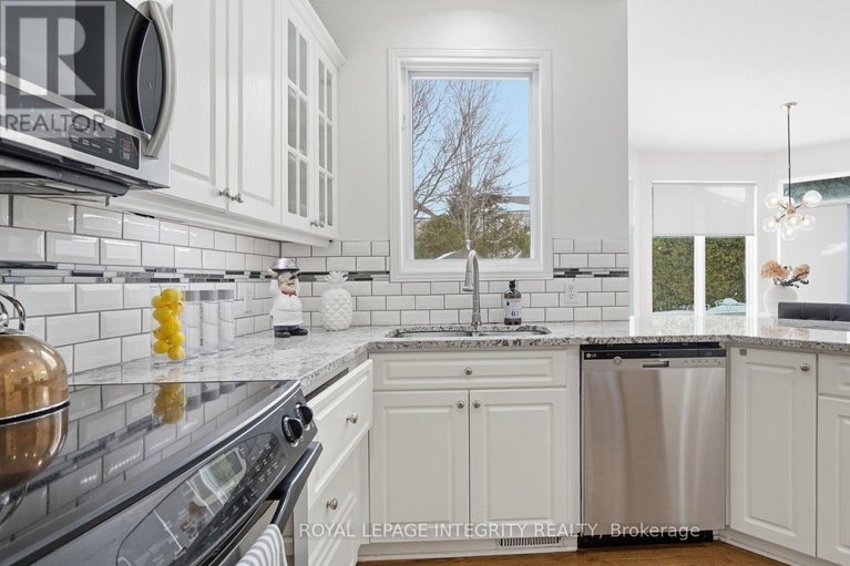 29525646/20-farmfield-crescent/emerald-meadowstrailwest/ottawa/ontario/K2M2S9_16